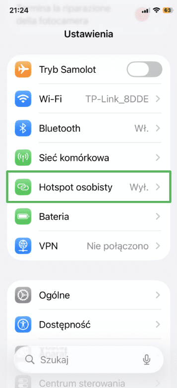 iPhone settings menu with Personal Hotspot highlighted.